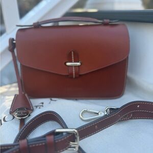 Dooney & Bouke Alto Matilde Top Handle Crossbody in Excellent Condition.